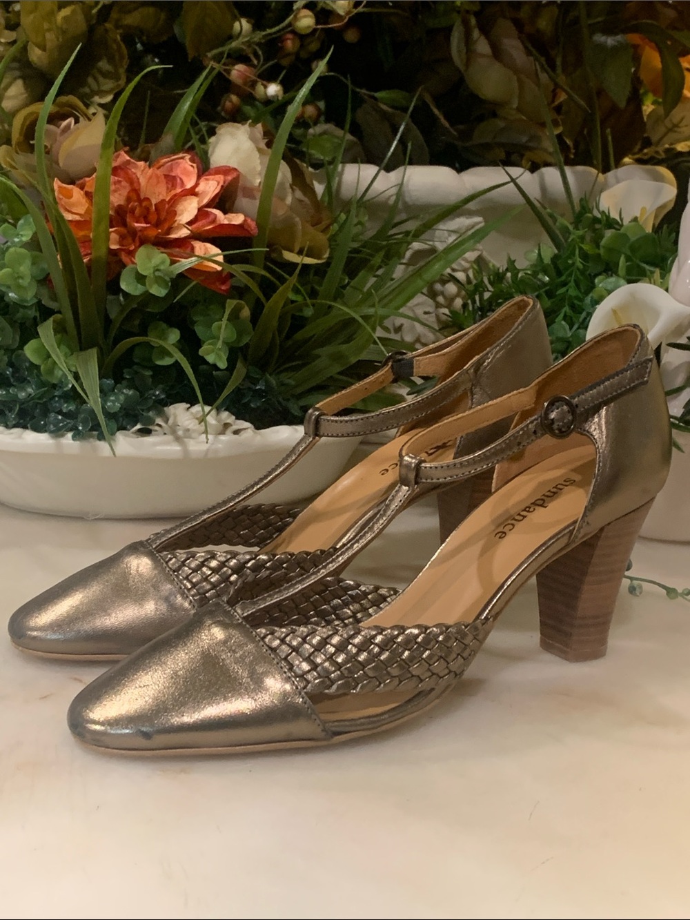 Sundance metallic gold-tone T-strap heels with woven side Size 39